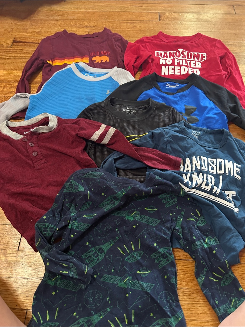 Old Navy Boys' Maroon Long-Sleeve Graphic Tee - Marooni